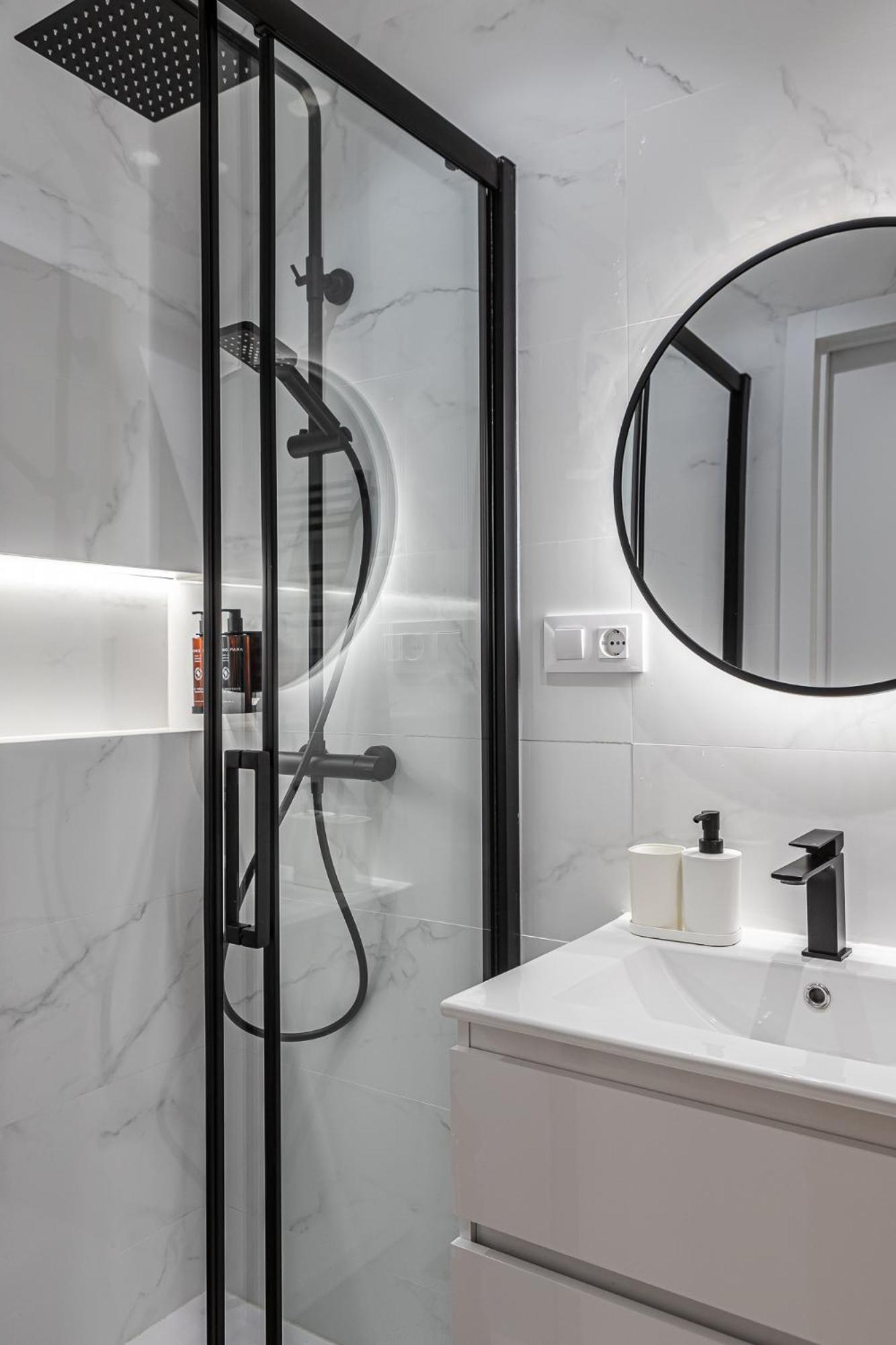 Waou Essence II Los Austrias Madrid Bagian luar foto